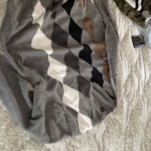 Two nice sweaters - Picture 3 of 5